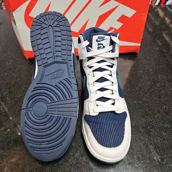 Sz 8.5 high top dunks great condition - Picture 10 of 11